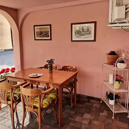 Nola Apartman *